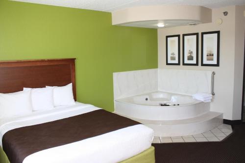 Hotel Americinn By Wyndham Little Falls