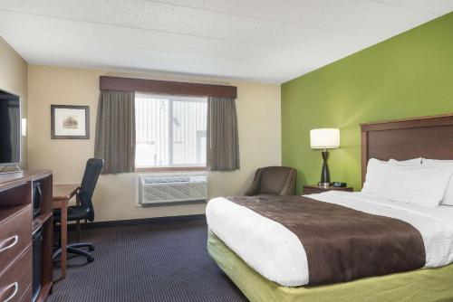Hotel Americinn By Wyndham Little Falls