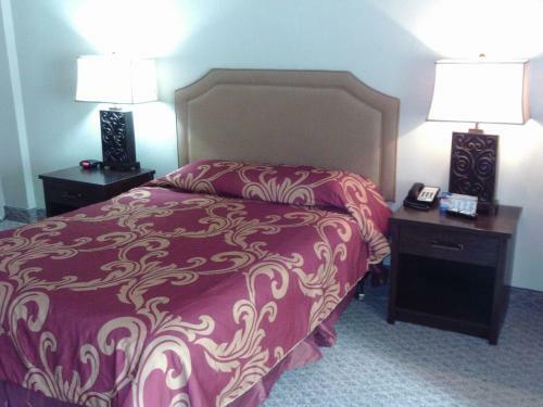 Hotel 5th Avenue Inn & Suites