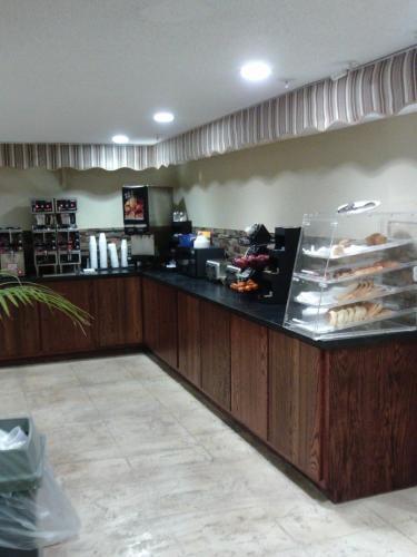 Hotel 5th Avenue Inn & Suites