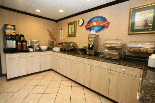 Hotel Baymont By Wyndham Hattiesburg