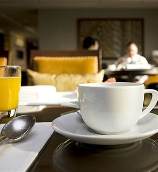 Whispering Woods Hotel & Conference Center