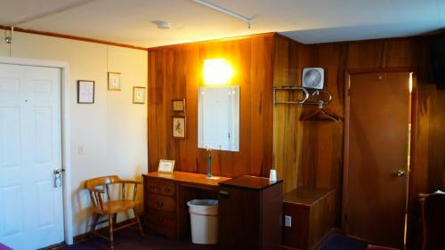 Posada Harbor Haus Inn & Suites