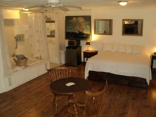 Posada Harbor Haus Inn & Suites