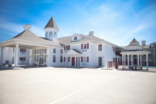 Posada Osage Village Inn