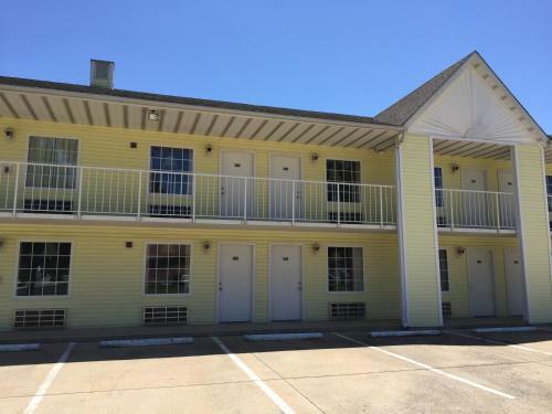 Motel Spinning Wheel Inn