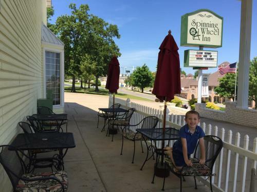 Motel Spinning Wheel Inn