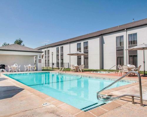 Hotel Clarion Inn & Suites Springfield