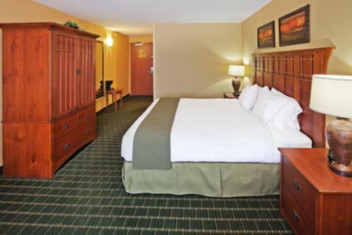 The Q Hotel & Suites