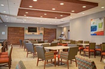Holiday Inn Express Hotel & Suites North Platte