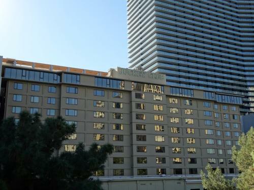 Aparthotel Suites At Jockey Club