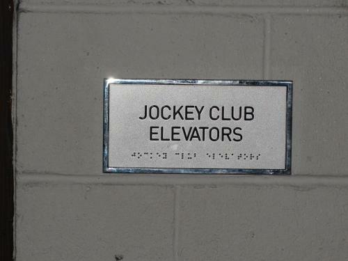 Aparthotel Suites At Jockey Club
