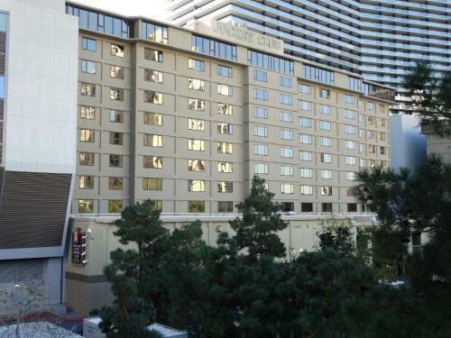 Aparthotel Suites At Jockey Club