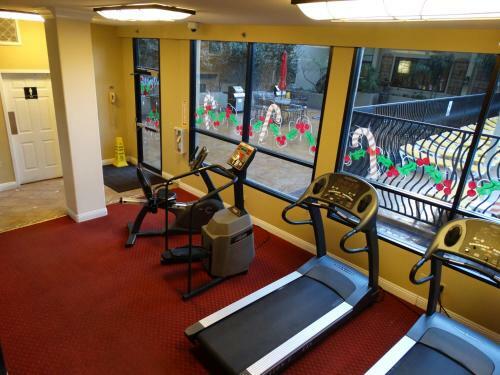 Aparthotel Suites At Jockey Club