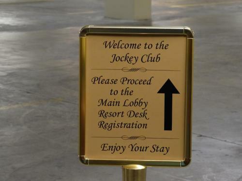 Aparthotel Suites At Jockey Club
