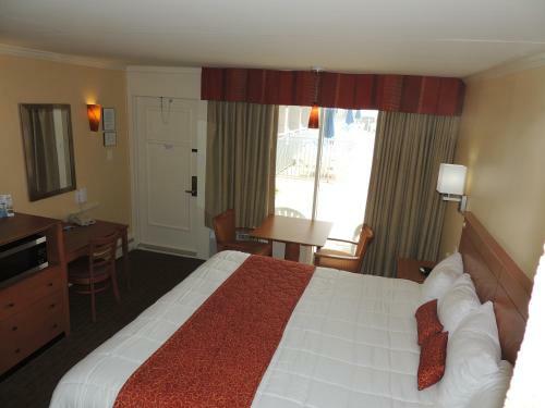 Fleur De Lis Beach Motel