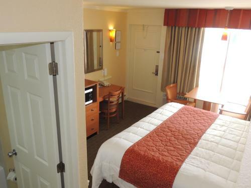 Fleur De Lis Beach Motel