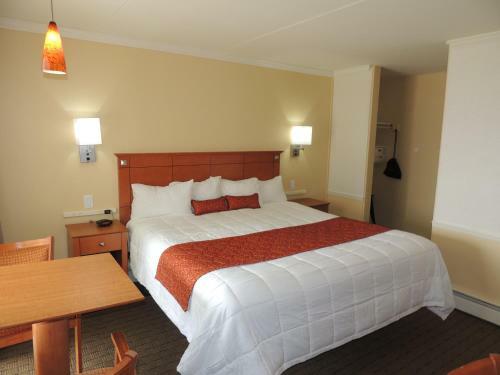 Fleur De Lis Beach Motel