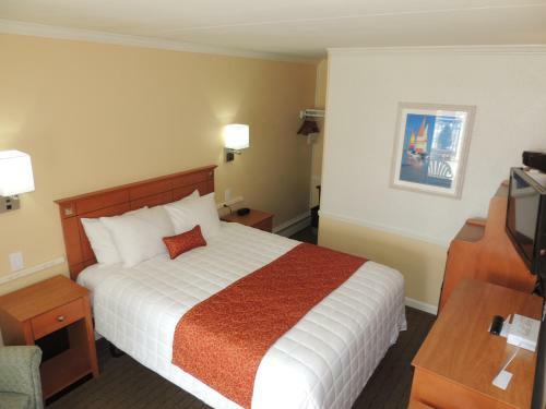Fleur De Lis Beach Motel