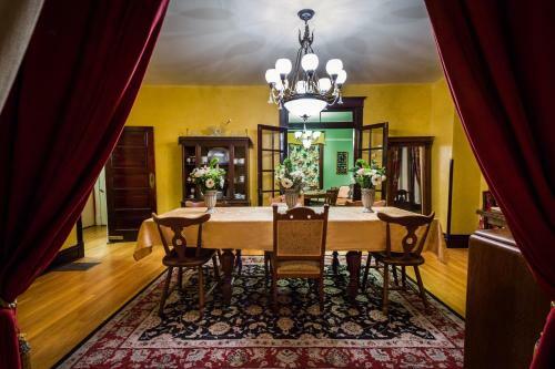 Downtown Historic Bed & Breakfast
