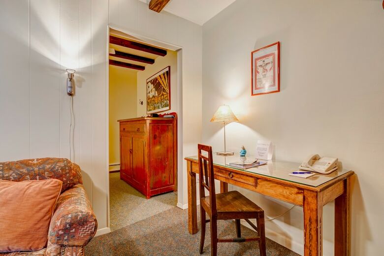 Posada Santa Fe Motel & Inn