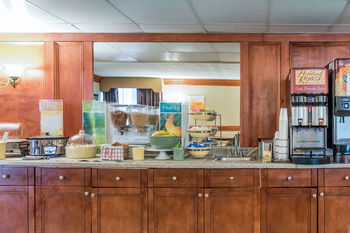 Hotel Quality Inn Near Destiny Usa
