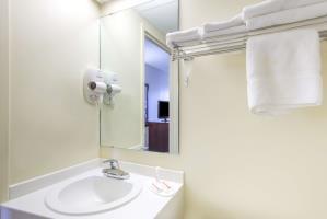 Hotel Super 8 Liverpool/ Syracuse Area