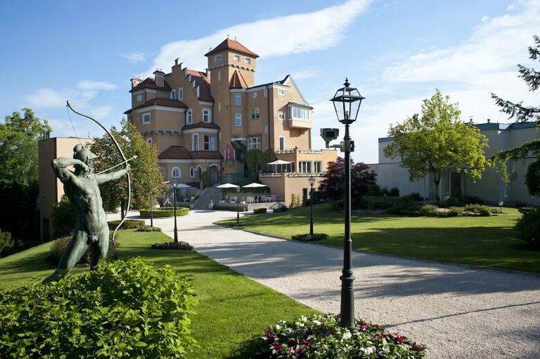 Hotel Schloss Monchstein