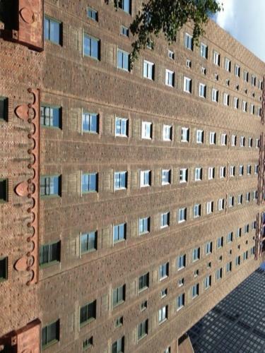 Studio Apartment - 39th Street