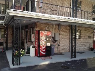 Towpath Motel