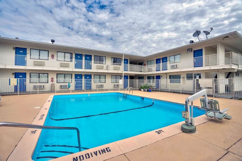 Motel 6 Lumberton