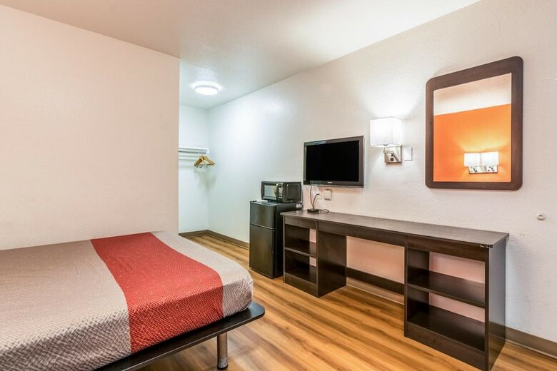 Motel 6 Lumberton
