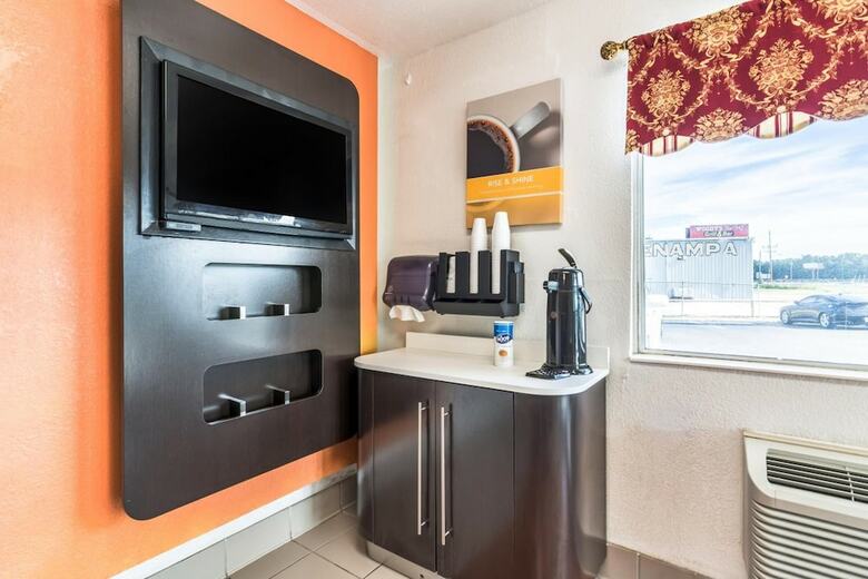 Motel 6 Lumberton