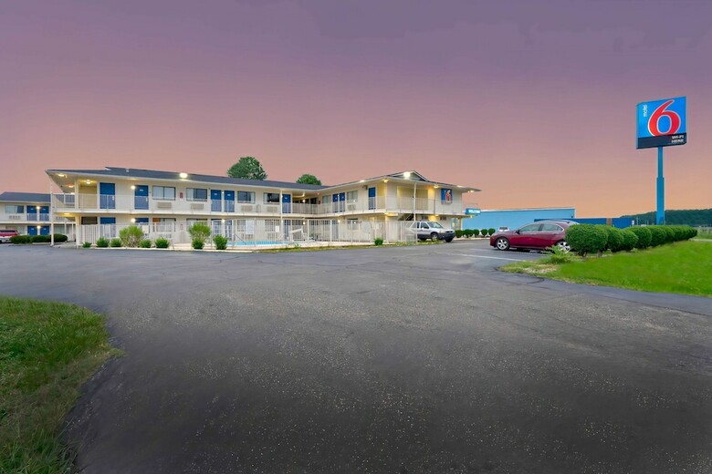Motel 6 Lumberton