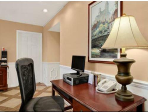 Motel Baymont Inn & Suites Sanford