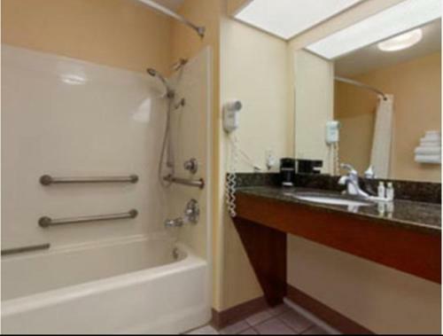 Motel Baymont Inn & Suites Sanford