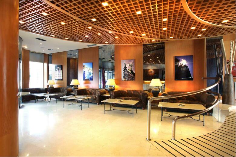 Hotel Silken Luis De Le�n