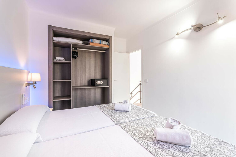 Apartamentos Playa Ferrera