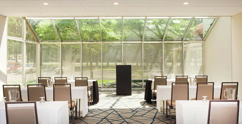 Hotel Embassy Suites By Hilton Cincinnati Northeast - Blue Ash