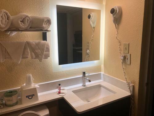 Posada Days Inn Grove City