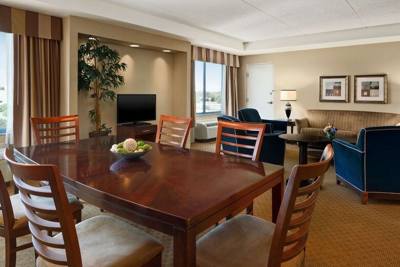 Radisson Hotel At The University Of Toledo