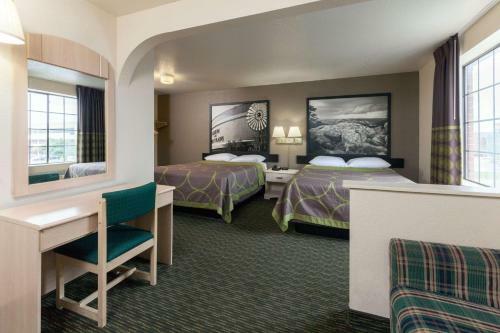 Hotel Super 8 By Wyndham Tulsa/downtown/east