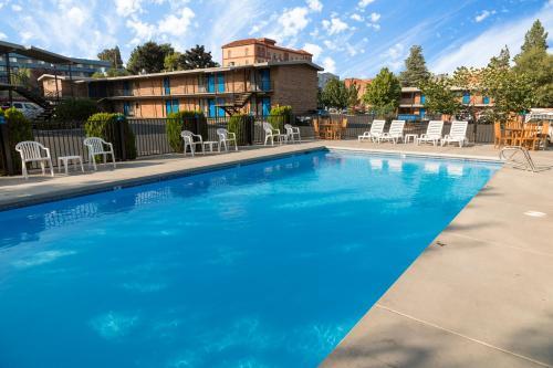 Motel Cerulean Hotel, A Running Y Property