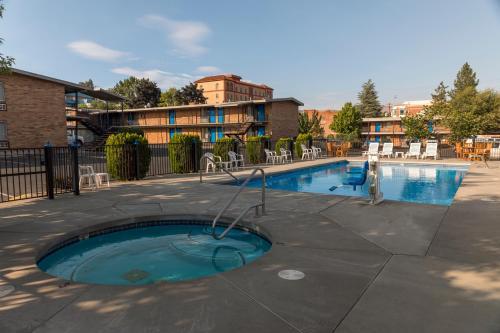 Motel Cerulean Hotel, A Running Y Property