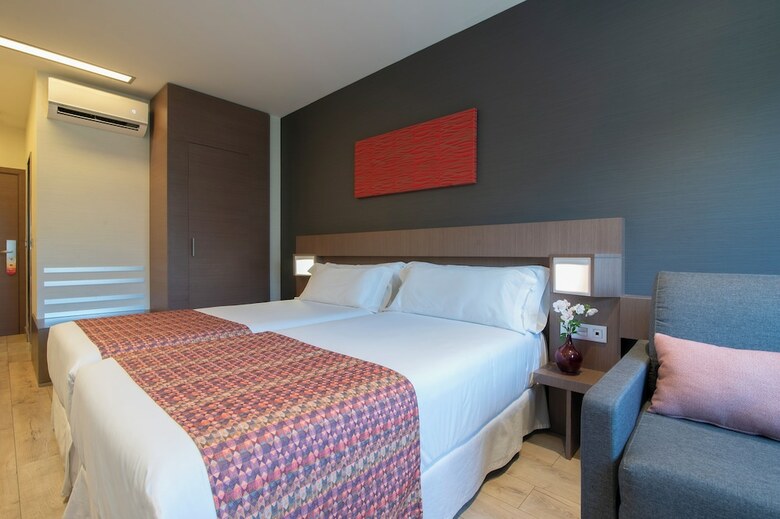 Hotel Granada By Pierre Vacances