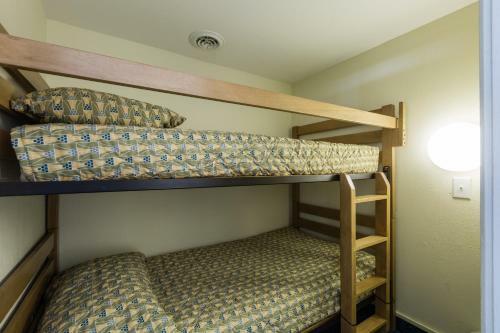 Hotel Schooner Beach And Racquet Club