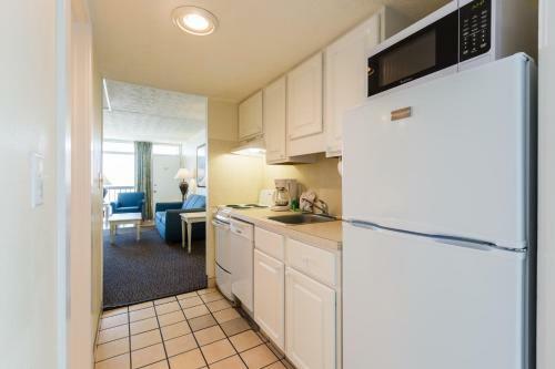 Hotel Schooner Beach And Racquet Club