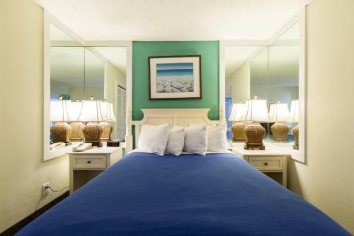 Hotel Schooner Beach And Racquet Club