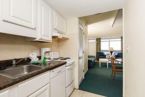 Hotel Schooner Beach And Racquet Club