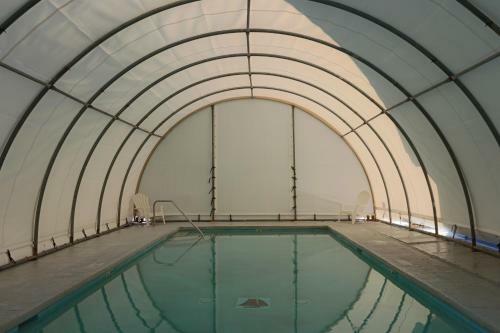 Hotel Schooner Beach And Racquet Club